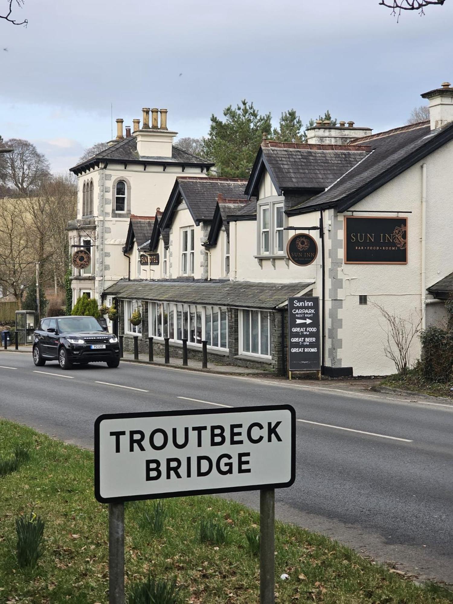 The Sun Inn Troutbeck Bridge Esterno foto